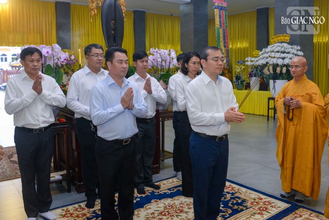 Ban Giám đốc Công an TP.HCM dâng hương tưởng niệm Ban Giám đốc Công an TP.HCM dâng hương tưởng niệm