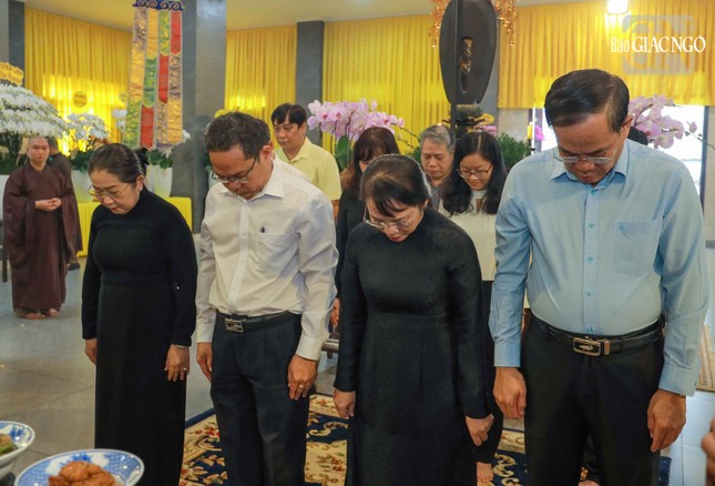 Phái đoàn lãnh đạo Thành ủy – HĐND - UBND – Ủy ban MTTQVN TP.HCM Phái đoàn lãnh đạo Thành ủy – HĐND - UBND – Ủy ban MTTQVN TP.HCM