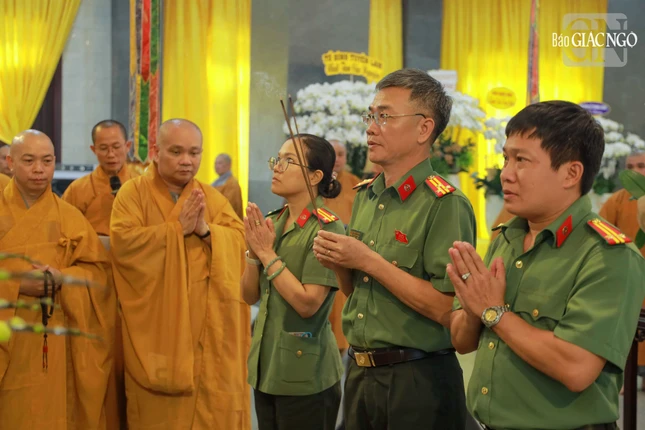 Cục An ninh nội địa – Bộ Công an viếng tang