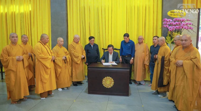 Ký sổ tang lưu niệm