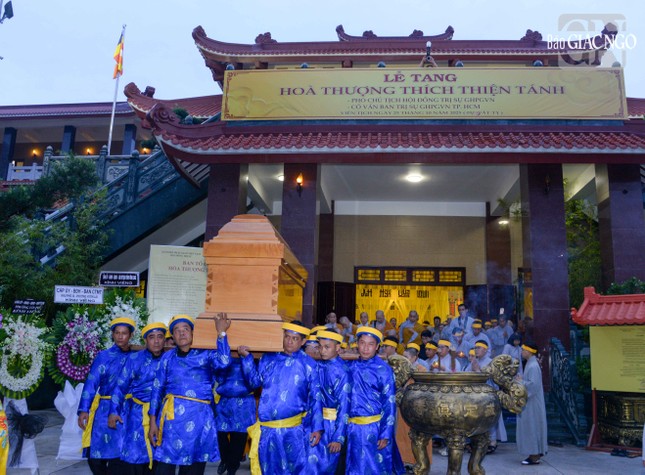Cung thỉnh kim quan Trưởng lão Hòa thượng Thích Thiện Tánh rời Giác linh đường
