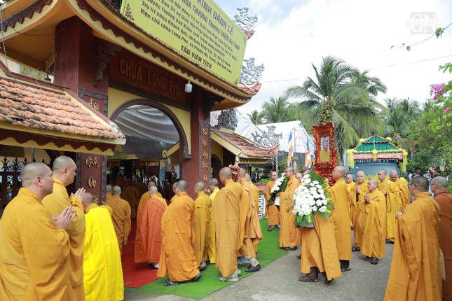 Kim quan Trưởng lão Hòa thượng Thích Thiện Tánh cung thỉnh về tại chùa Long Phú nơi quê hương của ngài