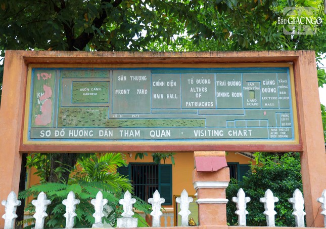 Chùa có diện tích khoảng hơn 2ha, trải qua 2 lần trùng tu lớn vào những năm 1799-1804 và 1906-1909. Theo năm tháng, tuy cảnh quan ngôi chùa có phần biến đối, nhưng vẫn giữ lại các khu vực chính: khu tháp Ngũ gia tông phái, khu vực vườn chùa, khu vực tháp cổ và khu vực chùa chính