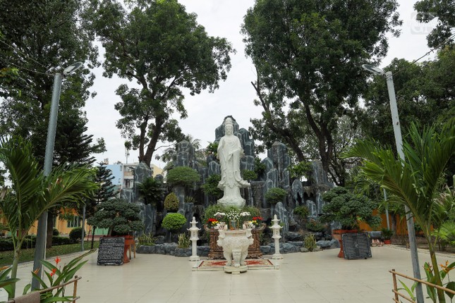 ... cùng các hoạt động từ thiện, giúp đỡ chia sẻ đến những hoàn cảnh khó khăn