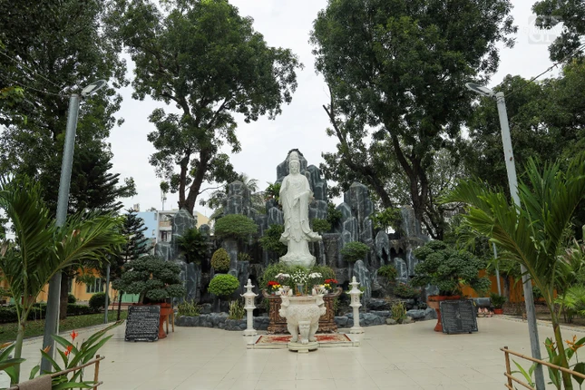 ... cùng các hoạt động từ thiện, giúp đỡ chia sẻ đến những hoàn cảnh khó khăn