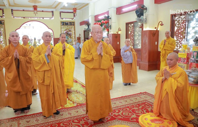 Trưởng lão Hòa thượng Thích Như Niệm cùng chư tôn đức tưởng niệm