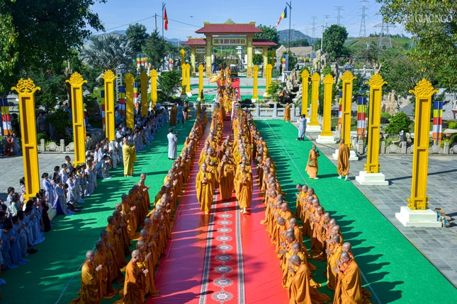 Cung nghinh chư tôn đức giáo phẩm quang lâm