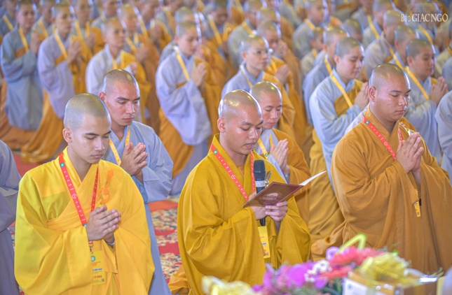 Đại diện giới tử tác bạch phát nguyện