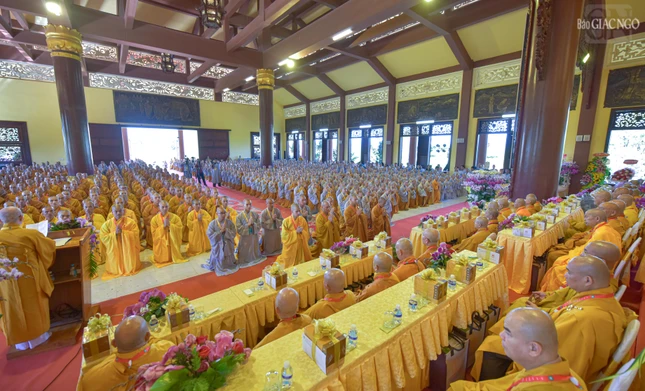 Hơn 1.200 giới tử phát nguyện thọ giới