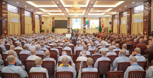 937 Tăng Ni tham dự Tuần huân tu và Khóa bồi dưỡng trụ trì năm 2025 do Ban Trị sự GHPGVN TP.HCM tổ chức tại Việt Nam Quốc Tự, sáng nay, 21-12