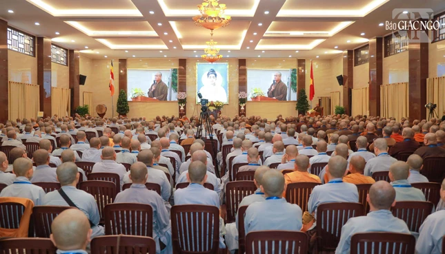 8 giờ sáng ngày mai, 22-12, Hòa thượng Thích Thiện Thống, Phó Chủ tịch Hội đồng Trị sự, Phó Trưởng ban kiêm Chánh Thư ký Ban Tăng sự T.Ư chia sẻ đến Tăng Ni tham dự Tuần huân tu và Khóa bồi dưỡng trụ trì năm 2025 về chủ đề "Công tác Tăng sự hiện nay"