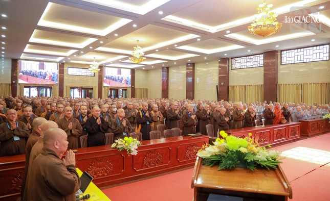 Chư tôn đức niệm Phật cầu gia hộ