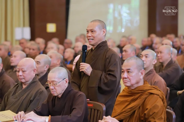 Thượng tọa Thích Trí Chơn đặt câu hỏi