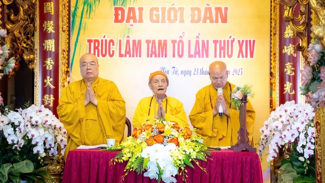 Hội đồng giới sư Tăng cung thỉnh Trưởng lão Hòa thượng Thích Thanh Dũng ngôi Hòa thượng Đàn đầu; Trưởng lão Hòa thượng Thích Thanh Nhiễu ngôi Yết-ma A-xà-lê; Hòa thượng Thích Quảng Tùng ngôi Giáo thọ A-xà-lê