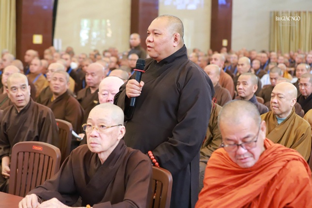 Thượng tọa Thích Nhuận Trí, Phó Trưởng ban Trị sự GHPGVN TP.HCM đặt câu hỏi