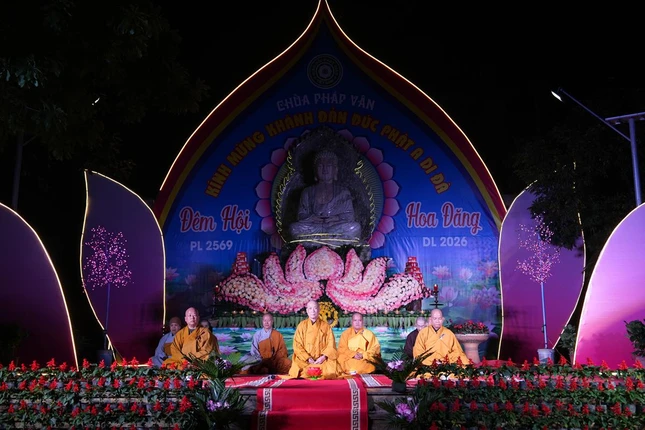 Chư tôn đức chứng minh buổi lễ