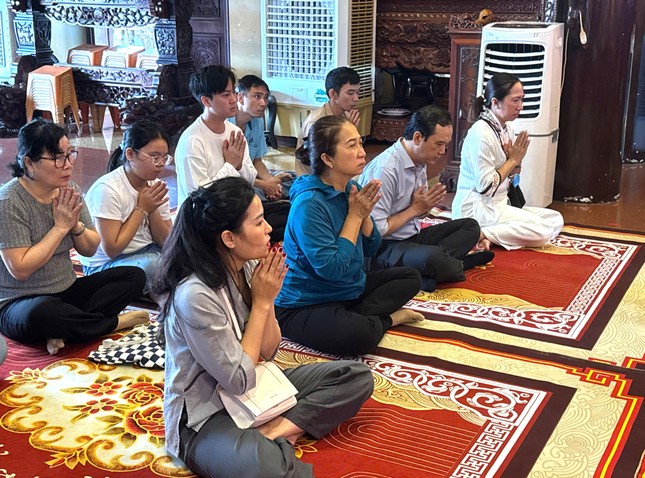 Phật tử chí thành thọ lãnh tam quy, ngũ giới Phật tử chí thành thọ lãnh tam quy, ngũ giới