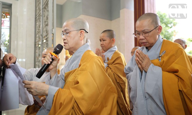 Ni trưởng Thích nữ Như Liễu tác bạch tưởng niệm ân sư