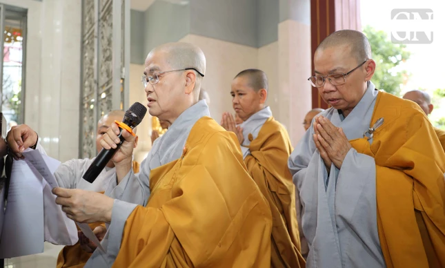 Ni trưởng Thích nữ Như Liễu tác bạch tưởng niệm ân sư