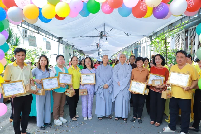 Tri ân các nhà hảo tâm