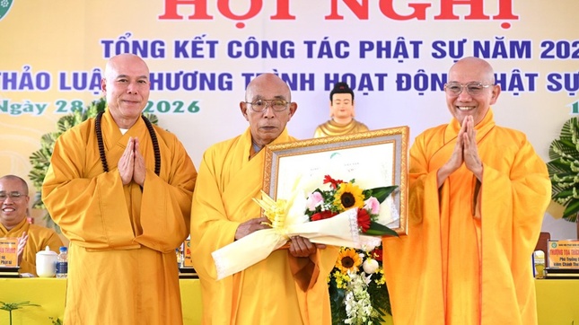 Trao Giáo chỉ tấn phong Hòa thượng