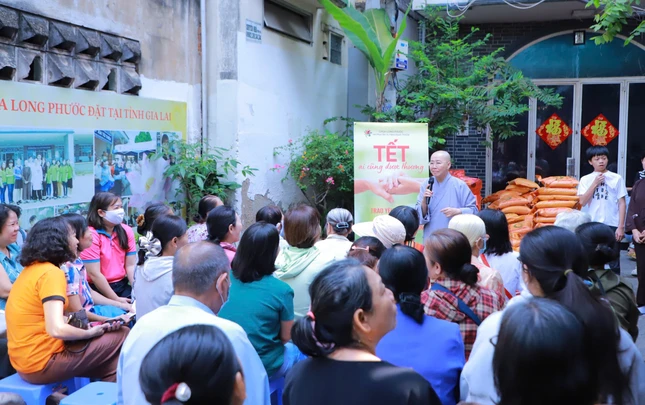 Ni sư Thích nữ Huệ Dâng phát biểu