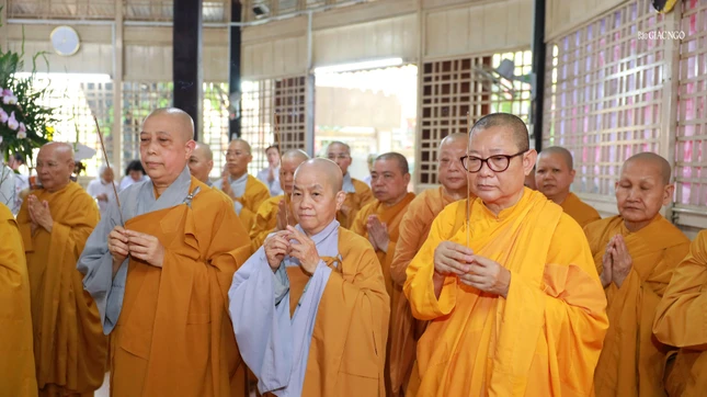 Thành kính tưởng niệm Thành kính tưởng niệm