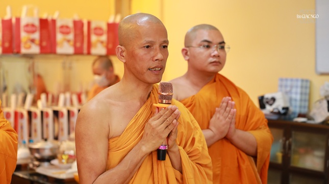 Đại đức Thích Minh Phú, trụ trì tịnh xá Ngọc Chánh tác bạch tri ân chư tôn đức Đại đức Thích Minh Phú, trụ trì tịnh xá Ngọc Chánh tác bạch tri ân chư tôn đức