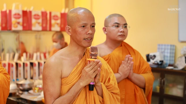 Đại đức Thích Minh Phú, trụ trì tịnh xá Ngọc Chánh tác bạch tri ân chư tôn đức Đại đức Thích Minh Phú, trụ trì tịnh xá Ngọc Chánh tác bạch tri ân chư tôn đức