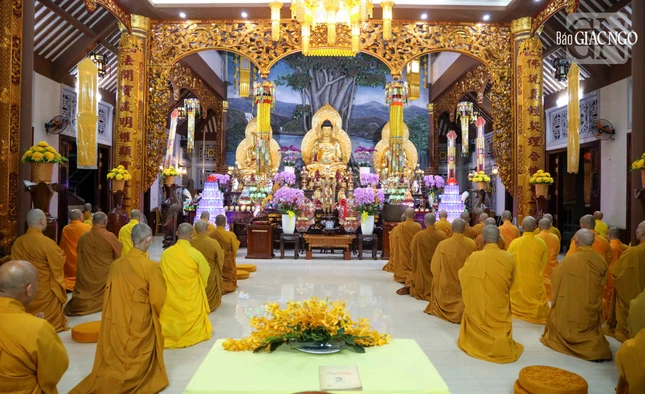 Chư Tăng Ni trú xứ các phường Tân Sơn Hòa, Tân Sơn Nhất, Tân Hòa, Bảy Hiền, Tân Bình và Tân Sơn duy trì Bố-tát nửa tháng một lần