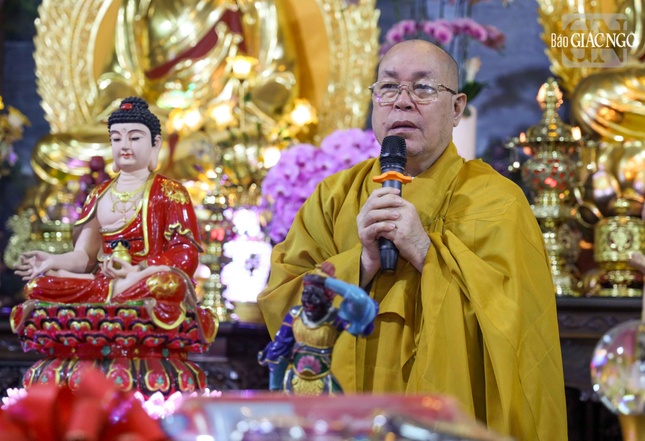 Thượng tọa Thích Đạt Đức phát biểu