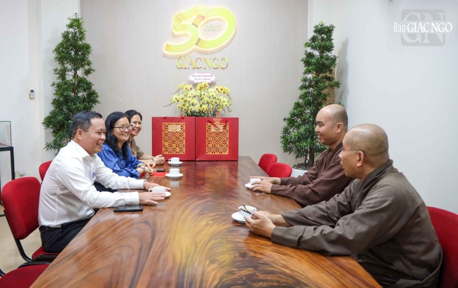 Buổi gặp mặt thân mật tại trụ sở tòa soạn Báo Giác Ngộ Buổi gặp mặt thân mật tại trụ sở tòa soạn Báo Giác Ngộ