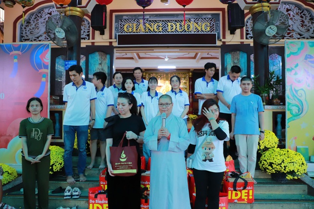 Ni sư Thích nữ Huệ Đức, trụ trì Quan Âm tu viện phát biểu