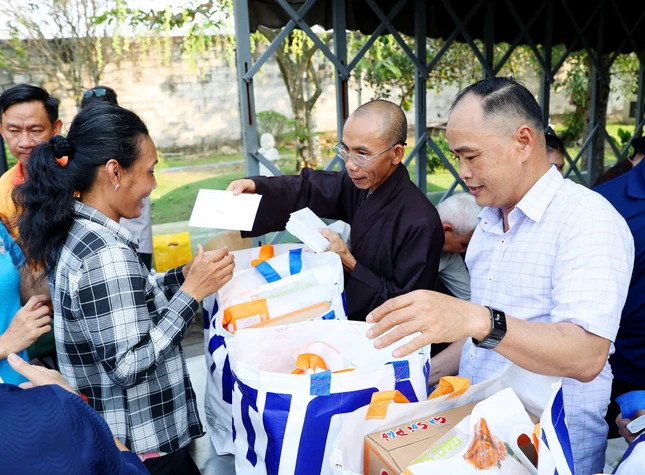 Xuân chia sẻ yêu thương Xuân chia sẻ yêu thương
