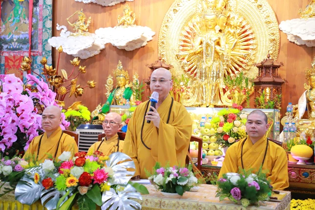 Thượng tọa Thích Minh Nhật ban đạo từ