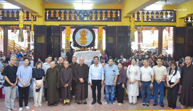 Chư Tăng, chính quyền địa phương, mạnh thường quân tham dự