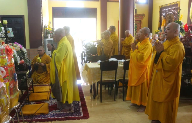 Chư tôn đức thành kính tưởng niệm Trưởng lão Hòa thượng Thích Tắc Thành