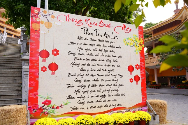 Thơ mừng xuân Bính Ngọ của Hòa thượng Thích Giác Toàn