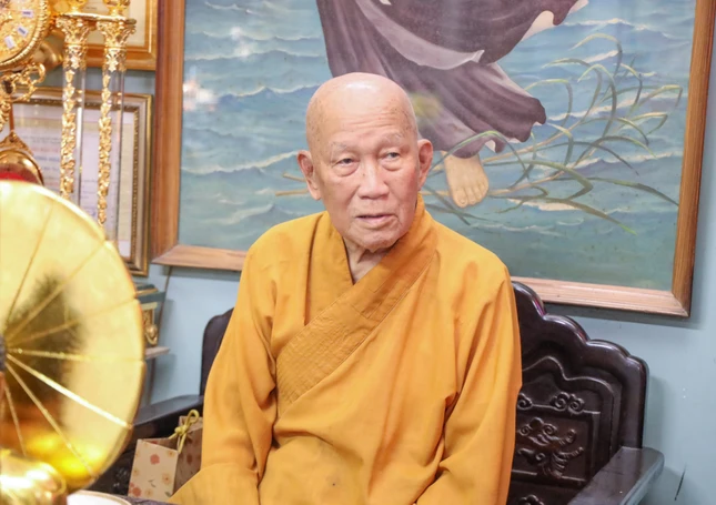 Trưởng lão Hòa thượng viện chủ chia sẻ Phật pháp ngày đầu xuân