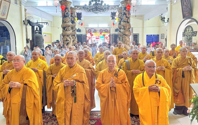 Chư tôn đức, Phật tử nhất tâm cầu nguyện Chư tôn đức, Phật tử nhất tâm cầu nguyện