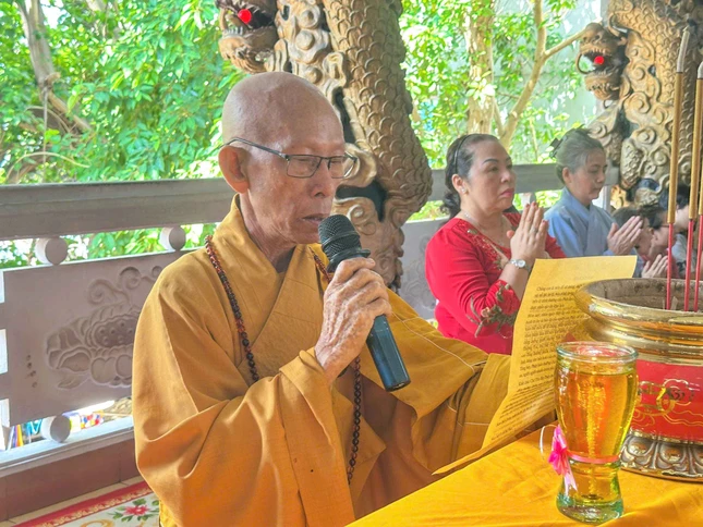 Hòa thượng Thích Giác Trí tác bạch ôn lại công hạnh Hòa thượng tôn sư Hòa thượng Thích Giác Trí tác bạch ôn lại công hạnh Hòa thượng tôn sư