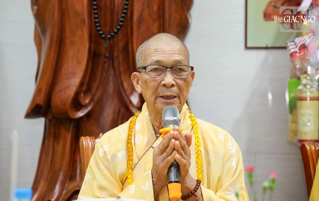 Trưởng lão Hòa thượng Thích Thiện Thành ban đạo từ