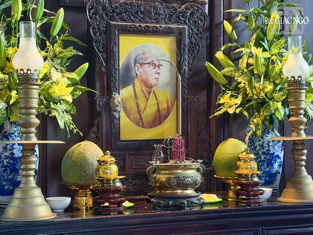 Hương án Đại lão Hòa thượng Thích Tịnh Khiết tại tổ đình Tường Vân, cố đô Huế