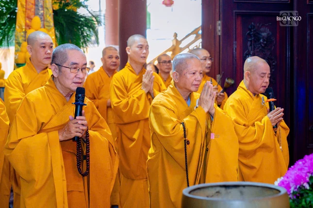 Chư tôn đức đảnh lễ Tam bảo Chư tôn đức đảnh lễ Tam bảo