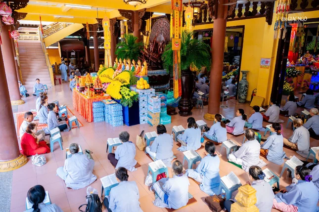 Đông đảo Phật tử tham dự pháp hội Dược Sư tại tổ đình Giác Lâm Đông đảo Phật tử tham dự pháp hội Dược Sư tại tổ đình Giác Lâm