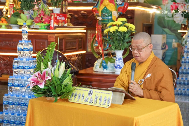 Thượng tọa Thích Minh Thanh thuyết giới đến đại chúng