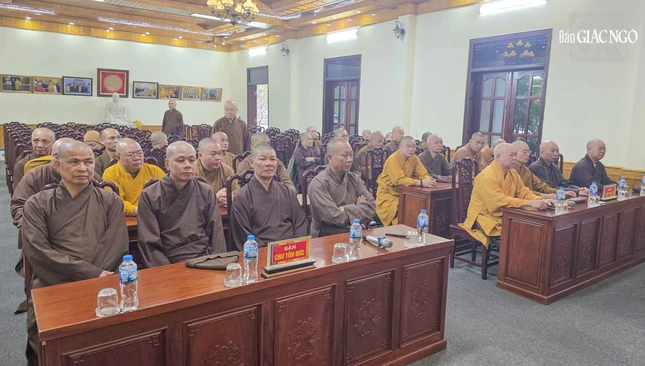 Chư tôn đức Ban Thường trực Ban Trị sự Phật giáo tỉnh Ninh Bình tham dự