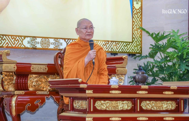 Trưởng lão Hòa thượng Viên Minh đao từ