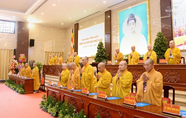 Chư tôn đức chứng minh