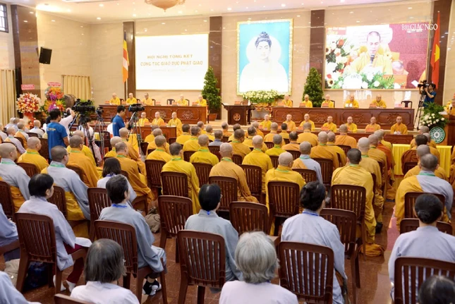 Hội nghị tổng kết hoạt động nhiệm kỳ X của Ban Giáo dục Phật giáo TP.HCM diễn ra tại hội trường Việt Nam Quốc Tự